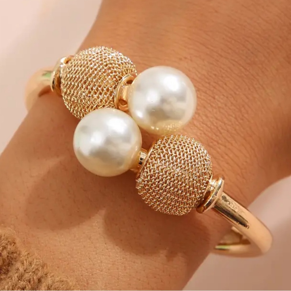 New Chunky Bulky Pearl Mesh Gold plated Open Modern Bracelet